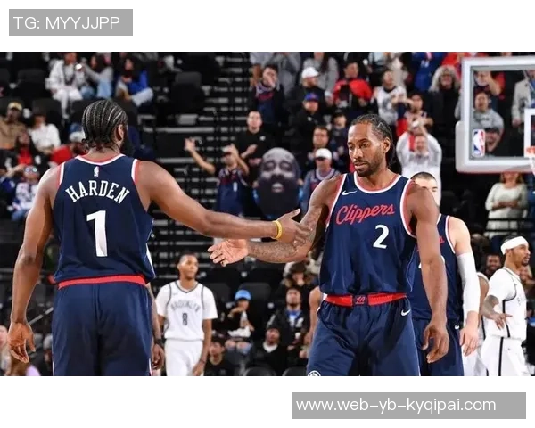 快船队员时尚便装入场哈登与伦纳德携手全员出击迎战新挑战 快船队员时尚便装入场哈登与伦纳德携手全员出击迎战新挑战